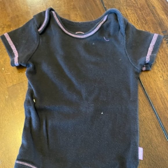 SIX (6) onesies all size 6-9 months, various brands and sleeve sizes - Picture 6 of 13